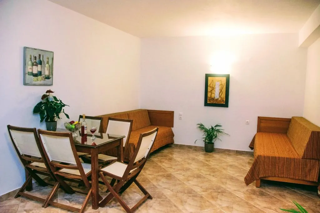 APARTMENT CAPACITY 5 ONE BEDROOM Room, Ippoliti Village, Crete