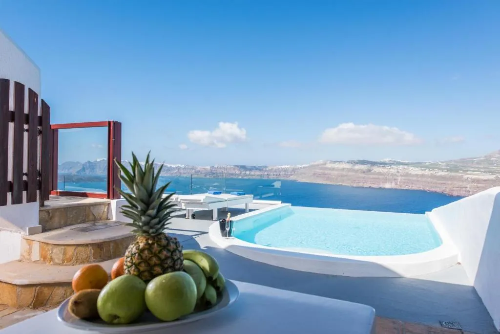 JUNIOR SUITE WITH PRIVATE POOL Room, Maison des Lys, Santorini