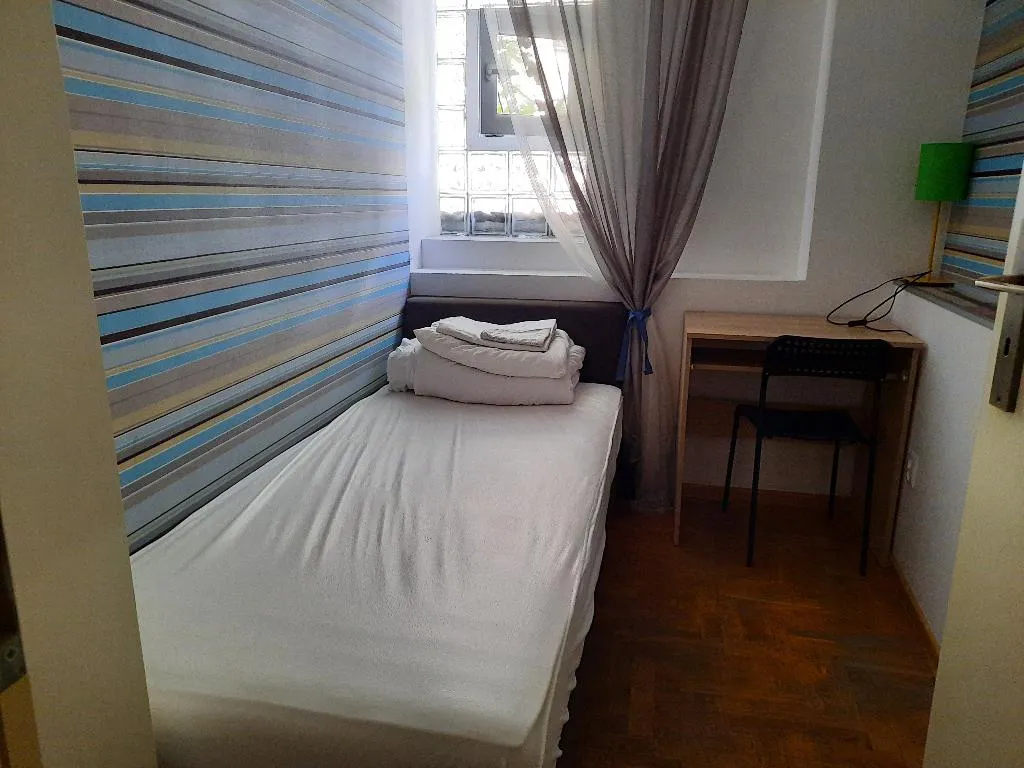 SINGLE WITH SHARED BATHROOM Room, Lorf Hostel&Coffee, Krakow