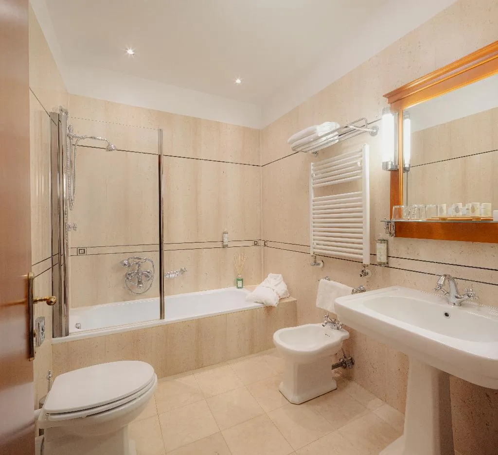 Double or Twin DELUXE CANAL VIEW Room, All'Angelo Art Hotel, Venice