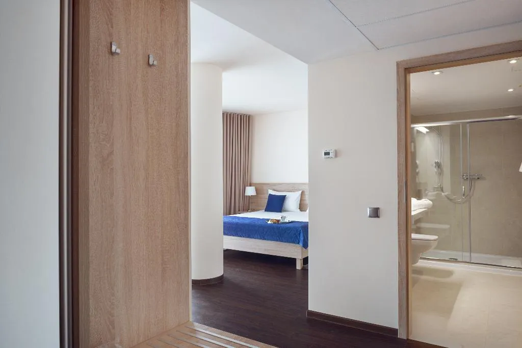 Room, Molo, Gdansk