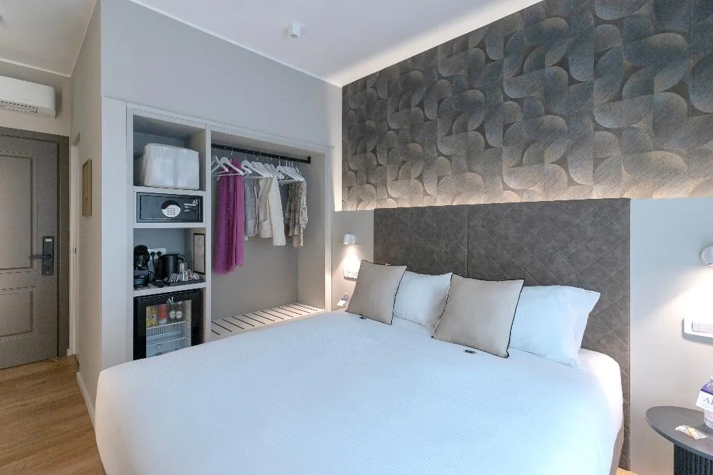 Double or Twin SUPERIOR WITH BALCONY Room, Ah - Duomo Signature, Milan