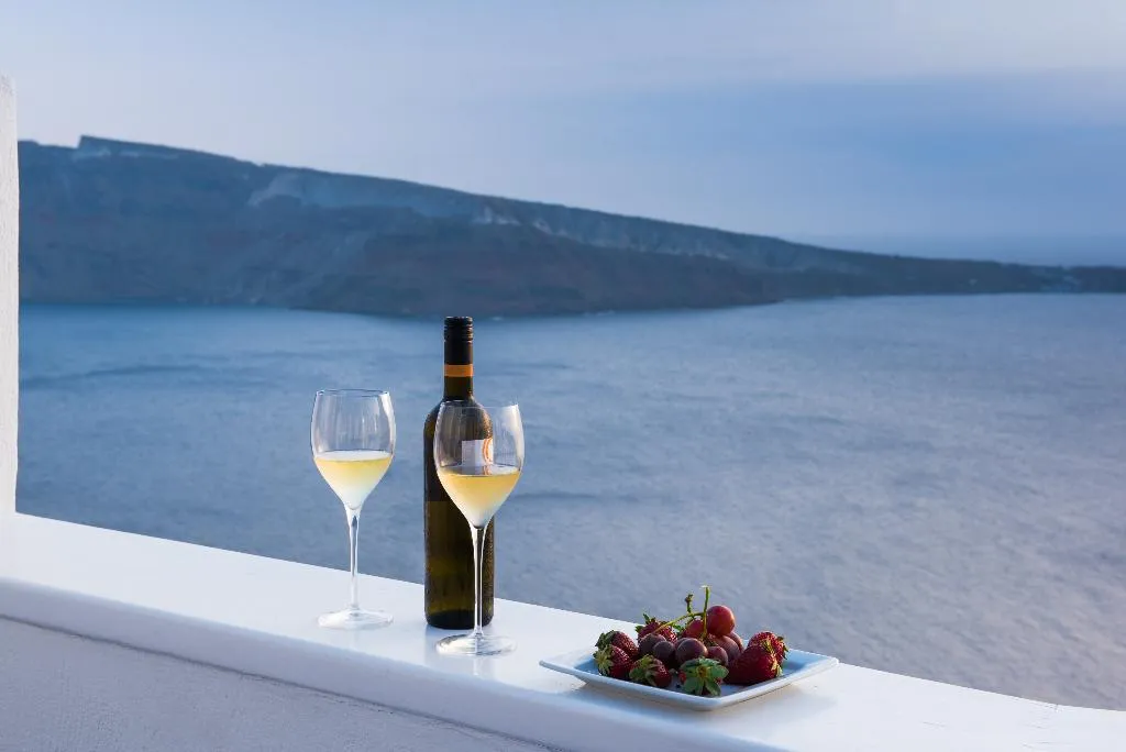 SUITE WITH JACUZZI Room, Hyperion Oia Suites, Santorini