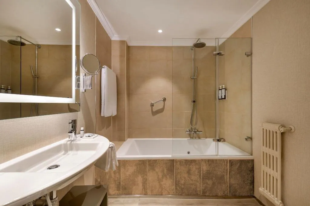 DOUBLE QUEEN SIZE BED Room, AC Madrid Carlton, Madrid