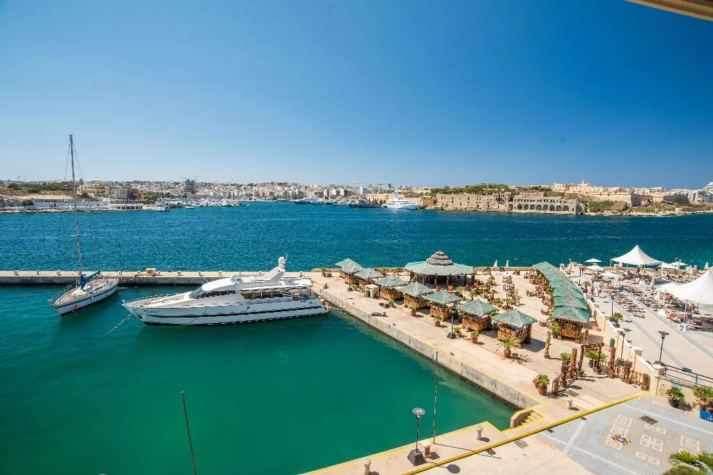 SINGLE DELUXE SEA FRONT Room, Grand Hotel Excelsior, Malta