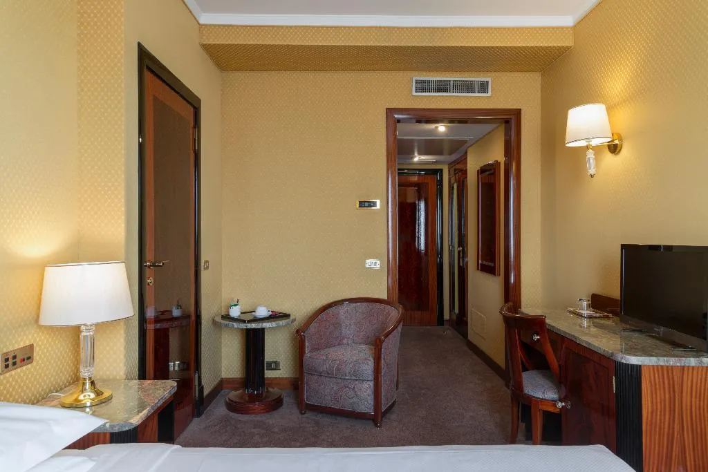 DOUBLE SINGLE USE STANDARD Room, Doria Grand Hotel, Milan