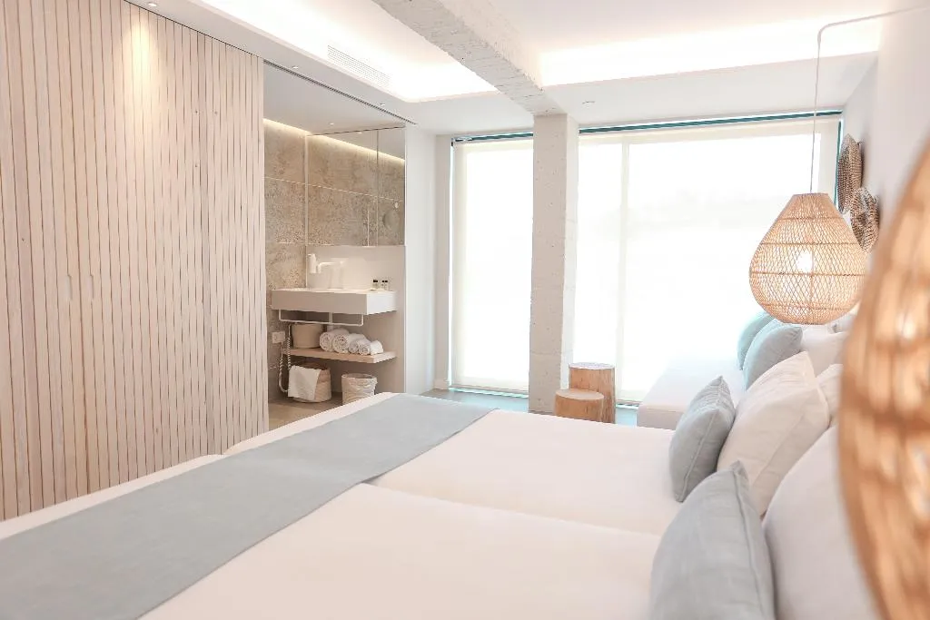FAMILY ROOM POOL VIEW Room, Kaktus Playa, Costa Brava