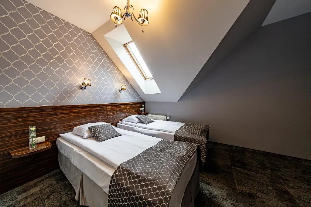 QUADRUPLE FOUR BEDROOMS TWO BATHROOMS Room, Fero Express, Krakow