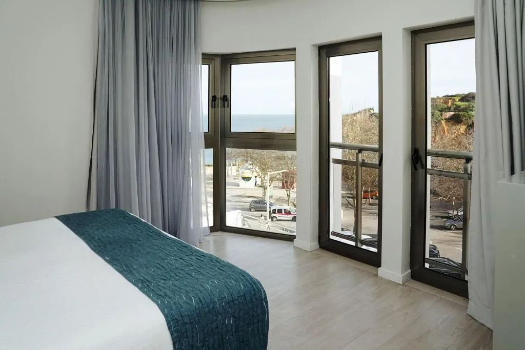 JUNIOR SUITE PARTIAL SEA VIEW Room, Carvi Beach Hotel, Algarve