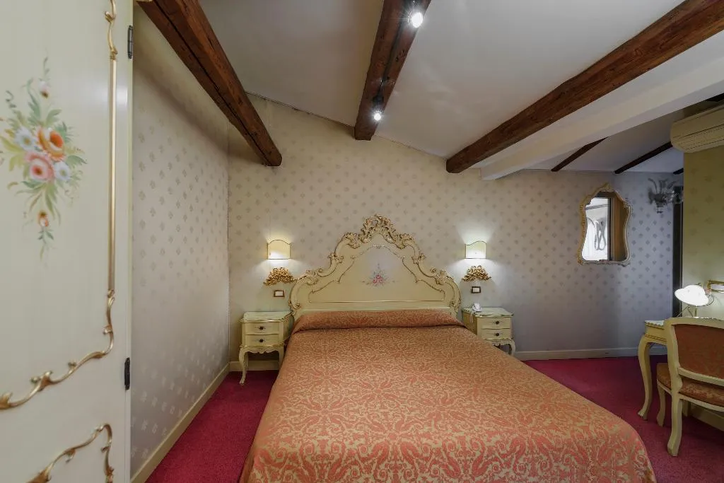 Double or Twin CLASSIC Room, Locanda Al Leon, Venice