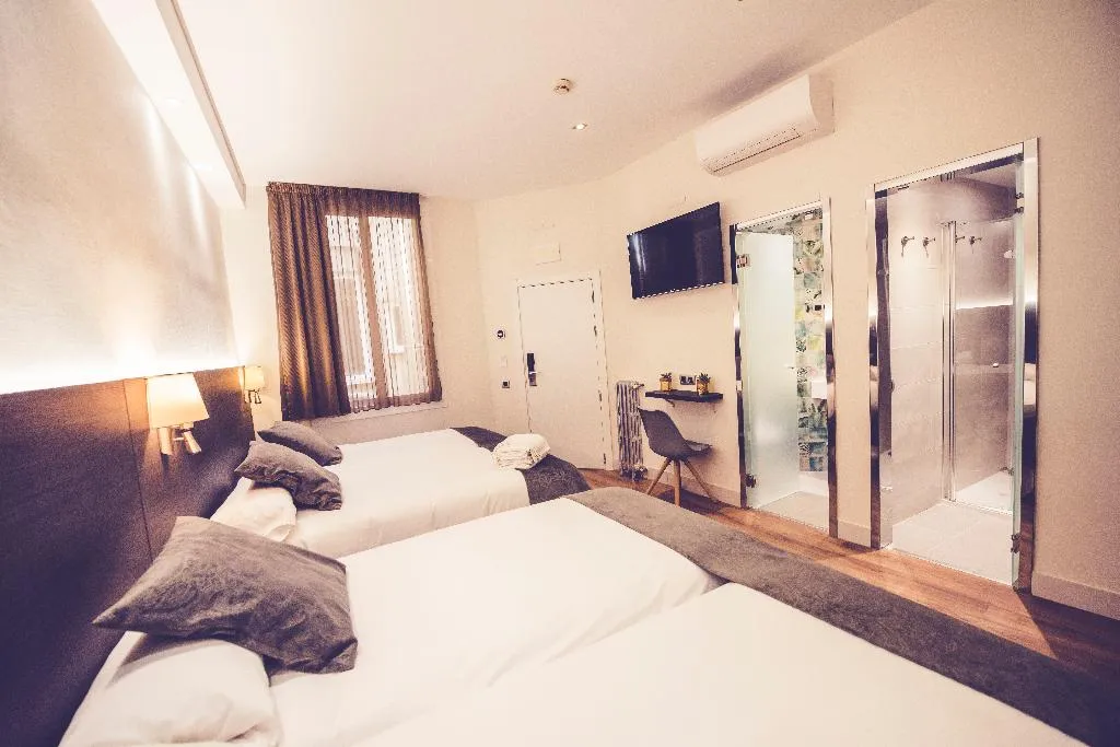 QUADRUPLE STANDARD Room, Marlasca, Madrid