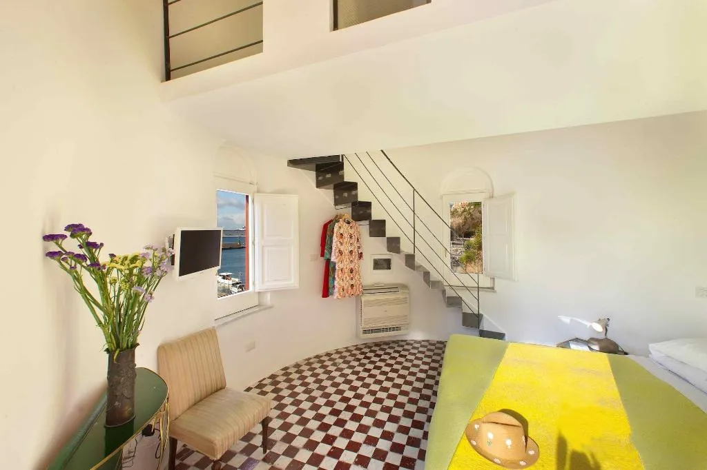 Room, Marina Piccola 73, Naples