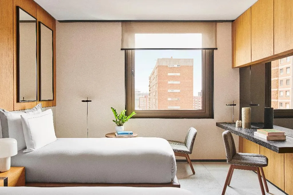 Double or Twin STANDARD Room, Grand Hyatt Barcelona, Barcelona