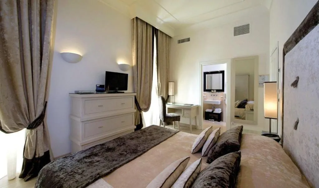 Room, Albergo Palazzo Decumani, Naples