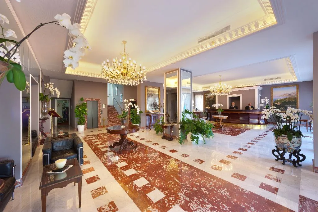 Lobby, Continental, Naples