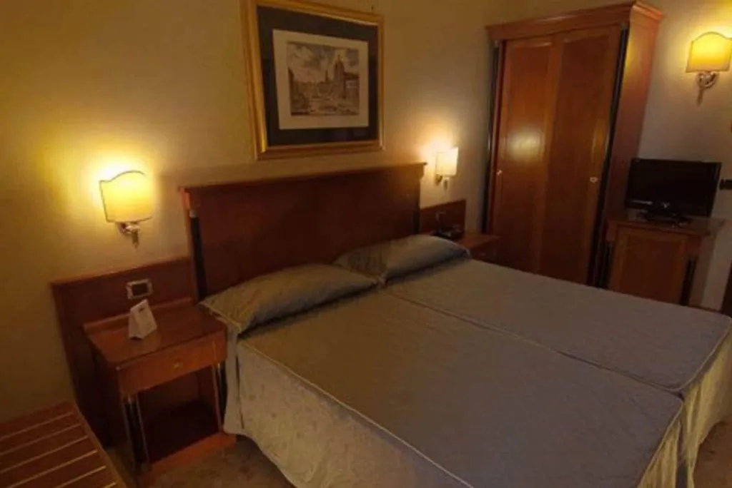 Double or Twin QUEEN SIZE BED Room, Miami, Rome