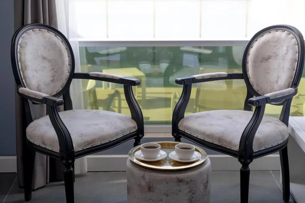 Room, Un Amor Hotel, Dalaman