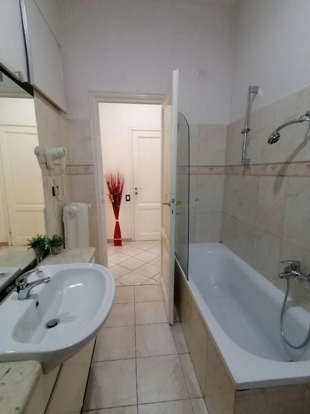 Room, B&B Leone X, Florence