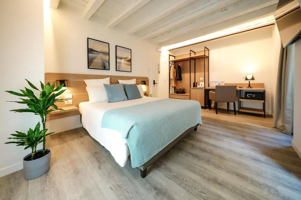 Room, Bergamo Inn 15, Milan