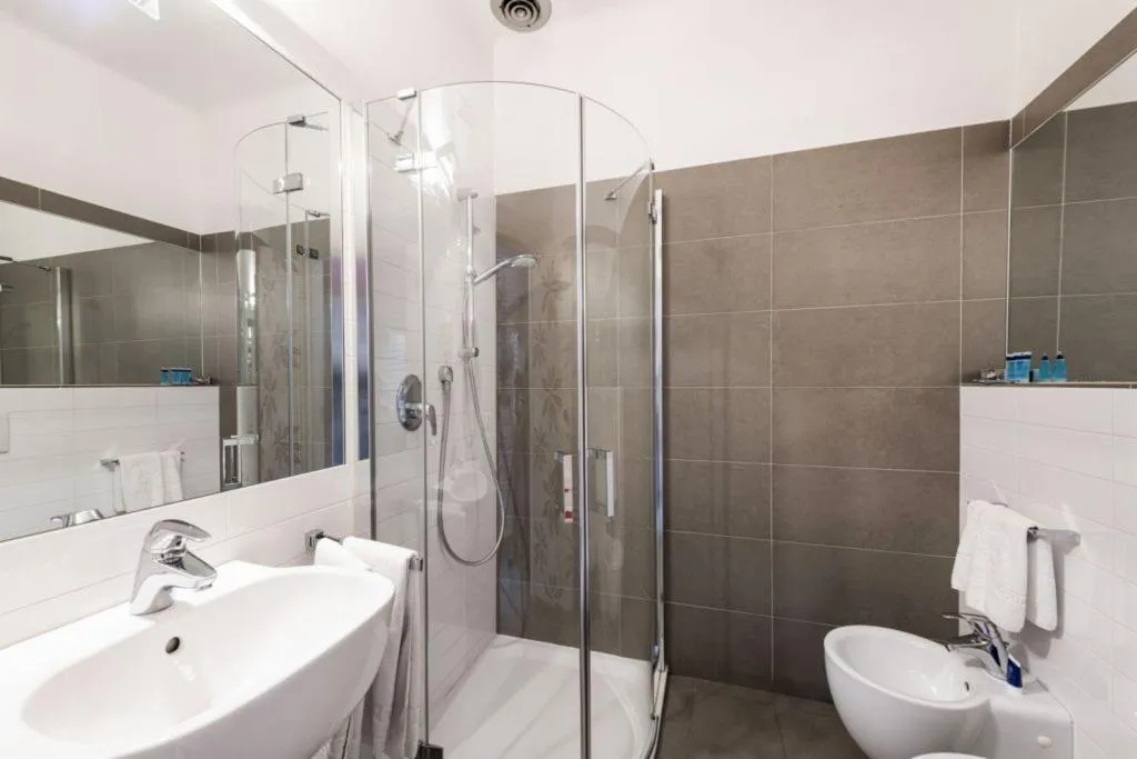 Double or Twin CLASSIC CITY VIEW Room, Metropole Suisse, Milan