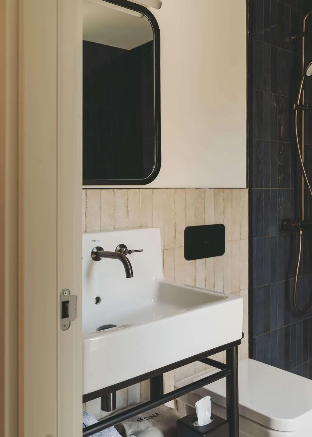 Room, Regina, Barcelona