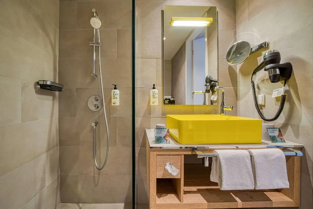 DOUBLE STANDARD Room, Vienna House Easy by Wyndham Amsterdam Airport, Amsterdam