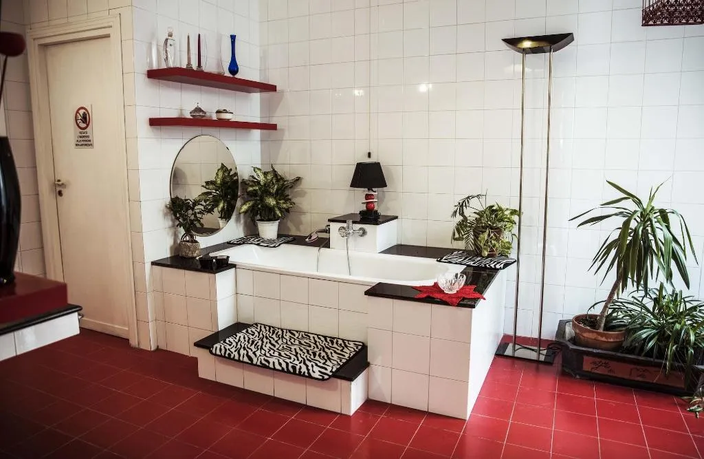 Room, Miracoletti38, Naples