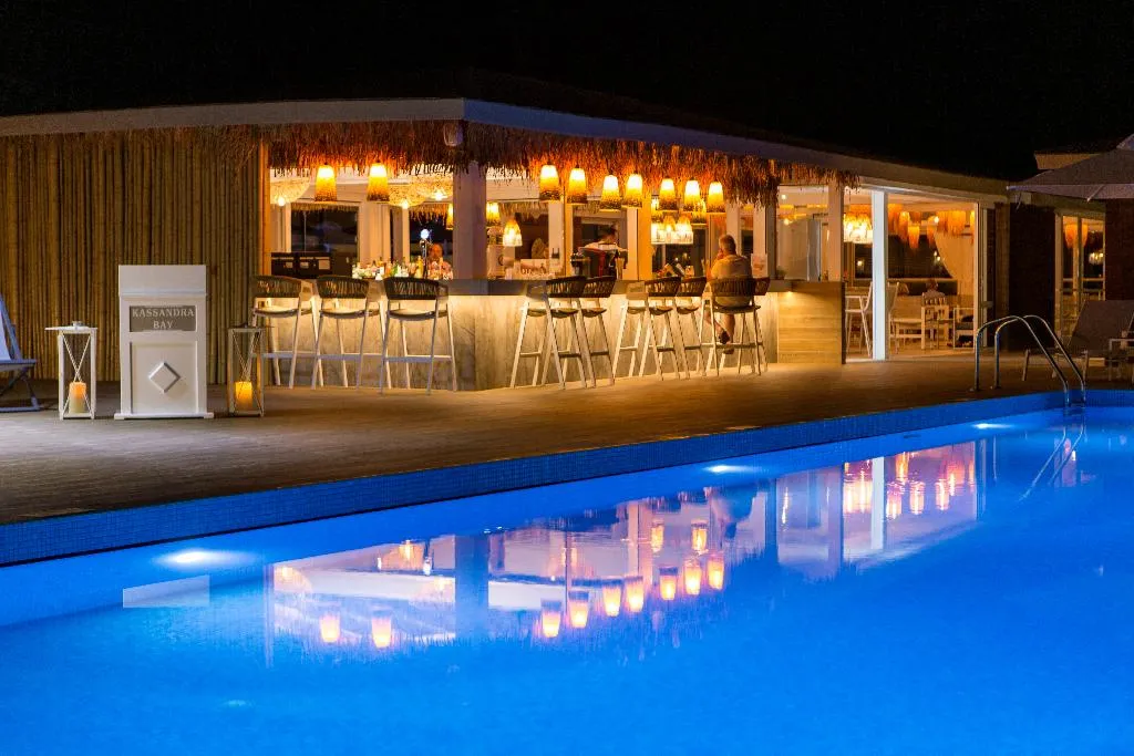 Bar, Kassandra Bay Resort, Suites & SPA, Skiathos