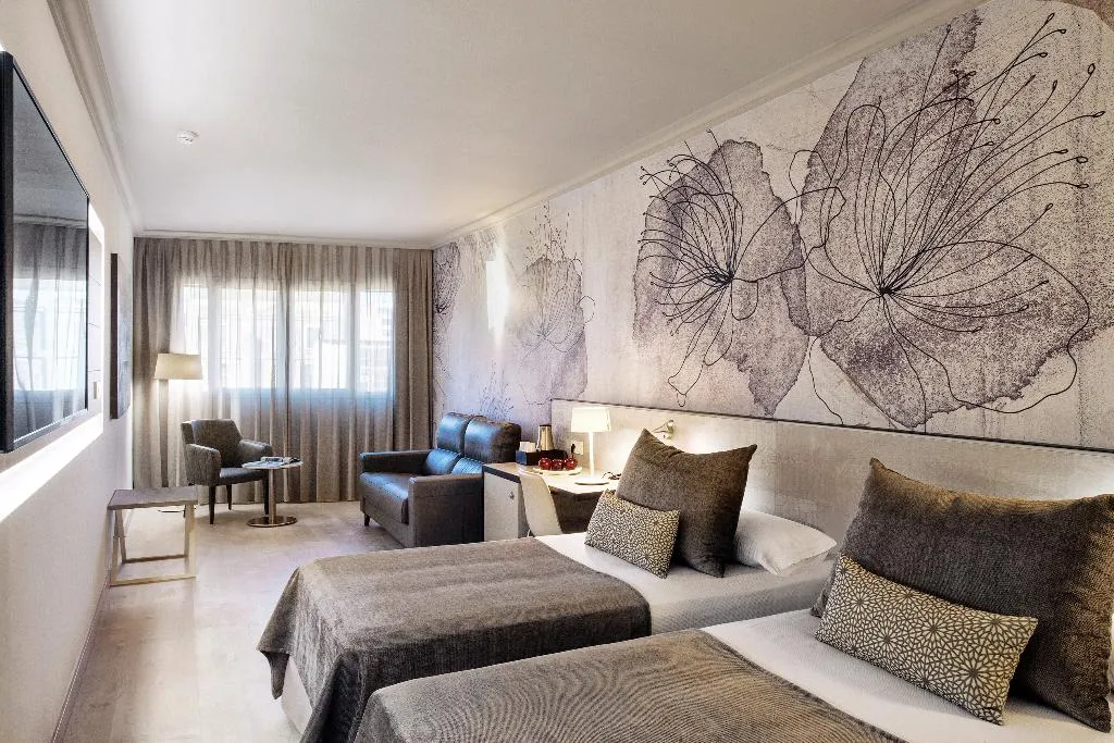 TRIPLE DELUXE Room, Salles Hotel Pere IV, Barcelona