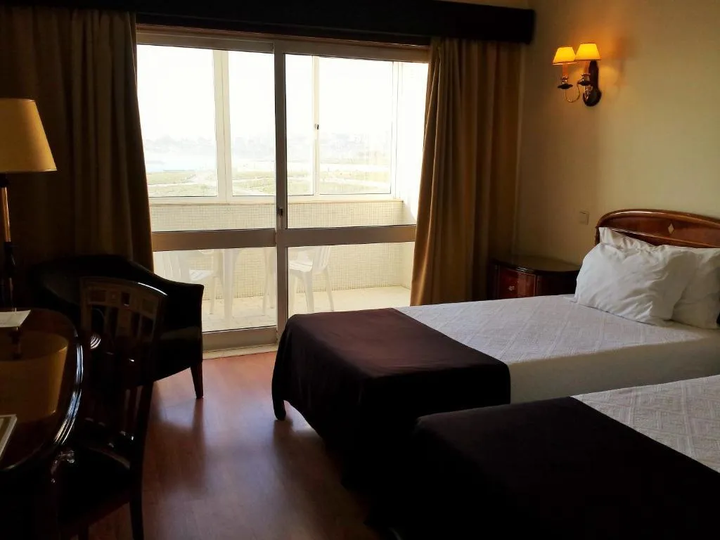 TWIN SUPERIOR Room, Golden Tulip Porto Gaia, Porto