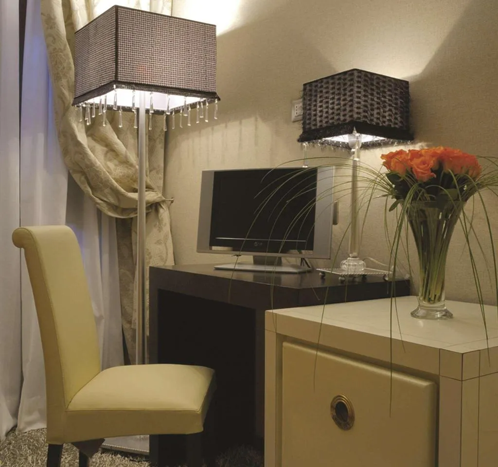 Room, Atlante Star, Rome