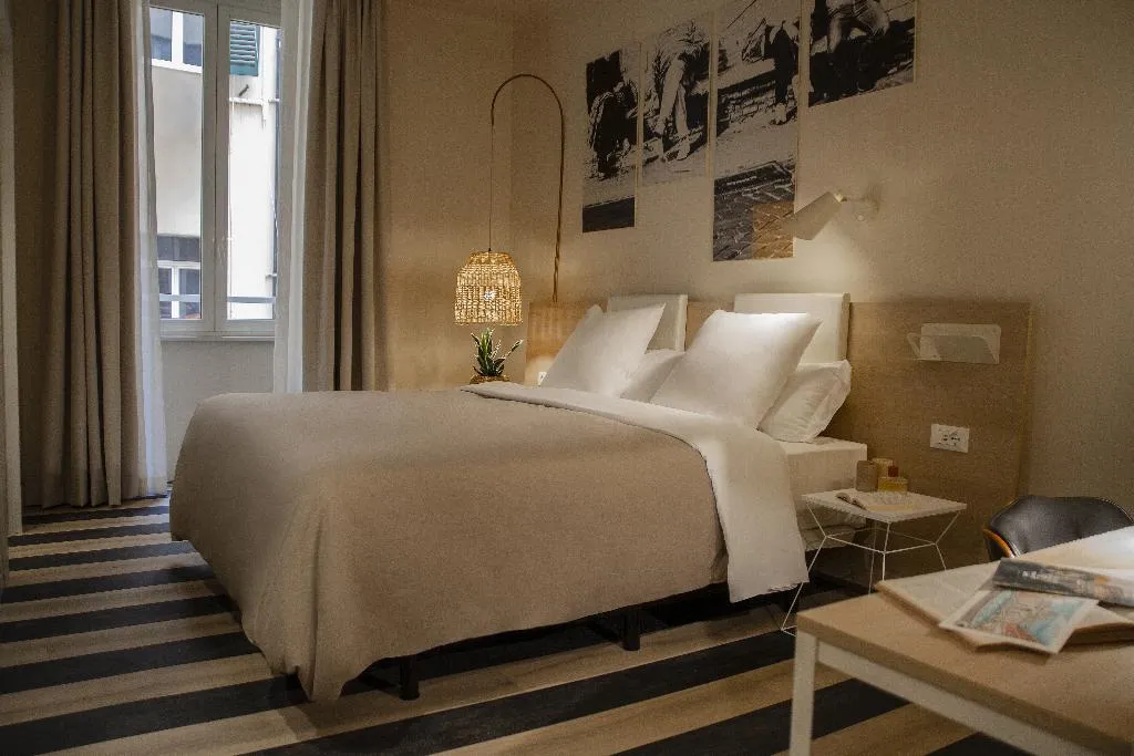 Double or Twin STANDARD Room, Room Select Via Veneto, Rome