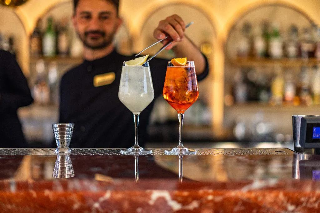 Bar, 9 Hotel Cesari, Rome