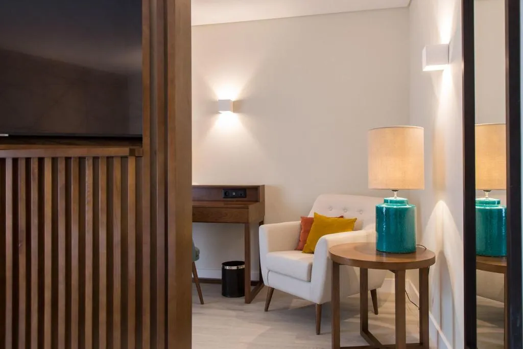 DOUBLE QUEEN SIZE BED Room, Four Points By Sheraton Sesimbra, Lisbon