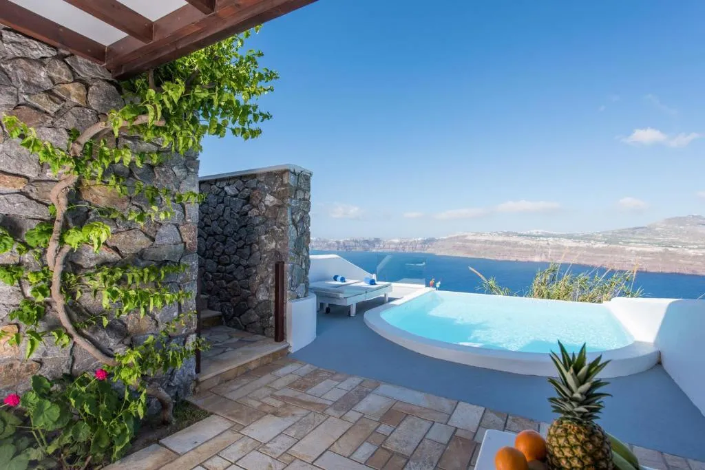 JUNIOR SUITE WITH PRIVATE POOL Room, Maison des Lys, Santorini
