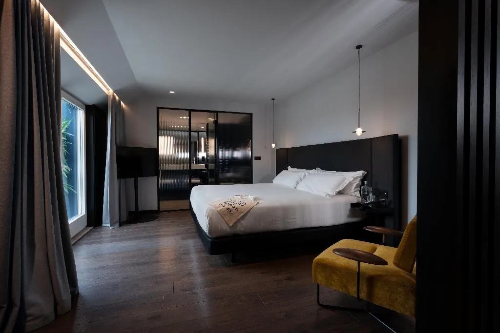 SUITE WITH TERRACE Room, Chic & Basic Gravity, Porto