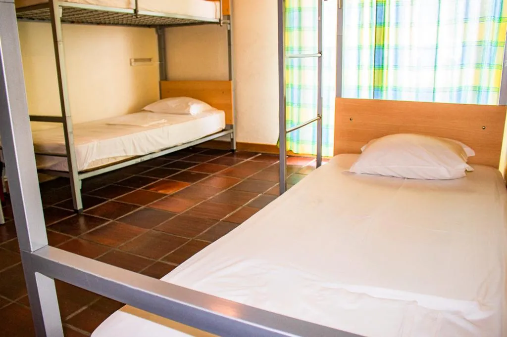 QUADRUPLE STANDARD Room, Hi Almada - Pousada de Juventude, Lisbon