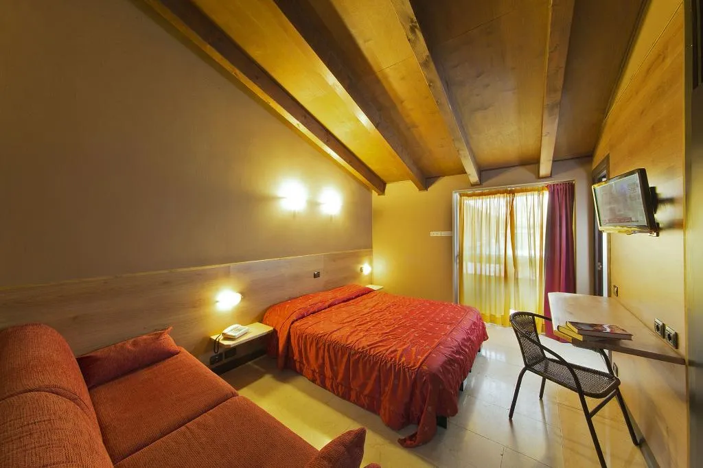 TRIPLE STANDARD Room, La Paül, Milan
