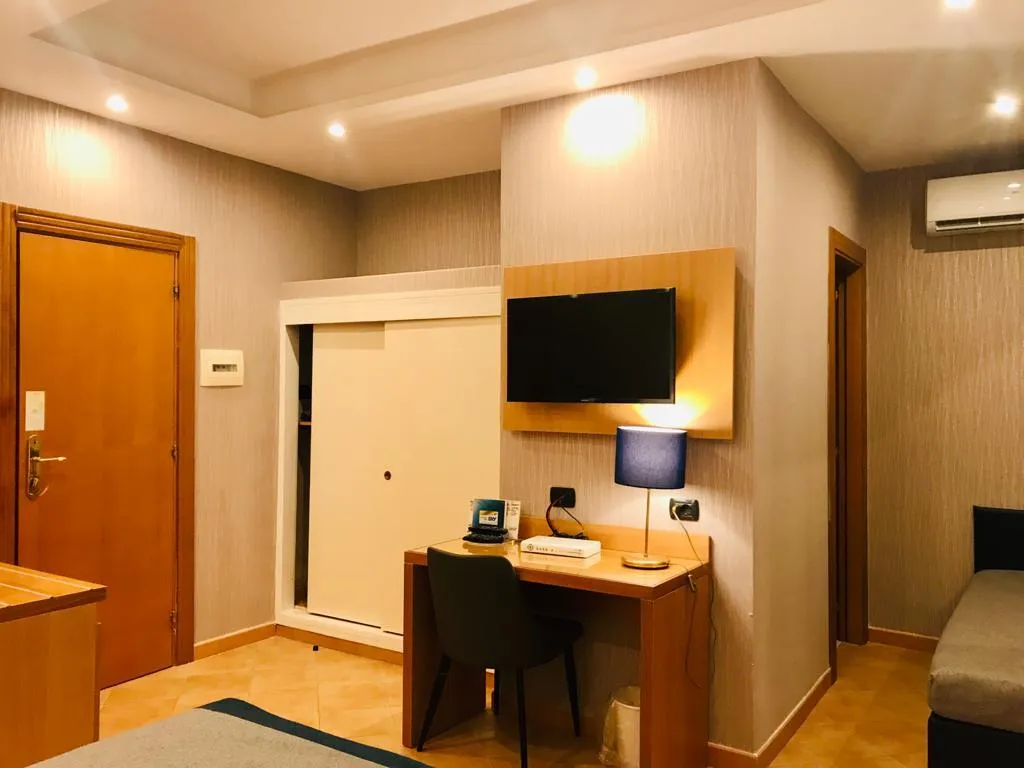 Room, American Hotel, Naples