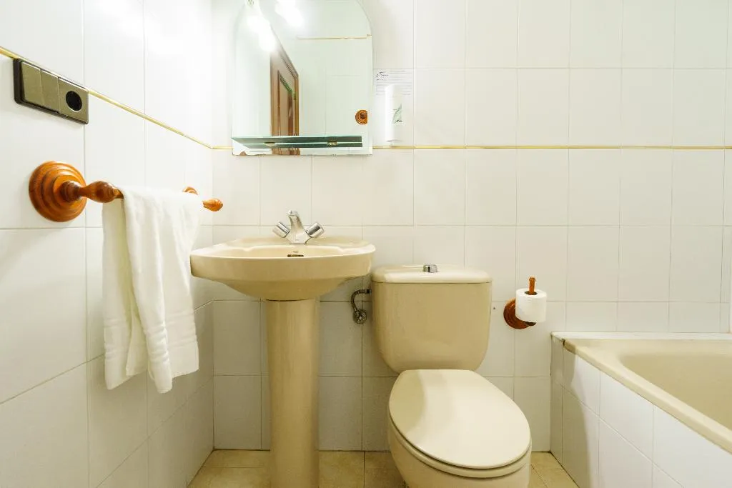 TRIPLE STANDARD Room, Los Castaños, Seville