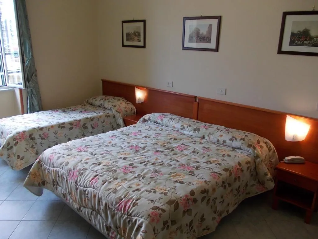 TRIPLE STANDARD Room, Garden Hotel, Naples