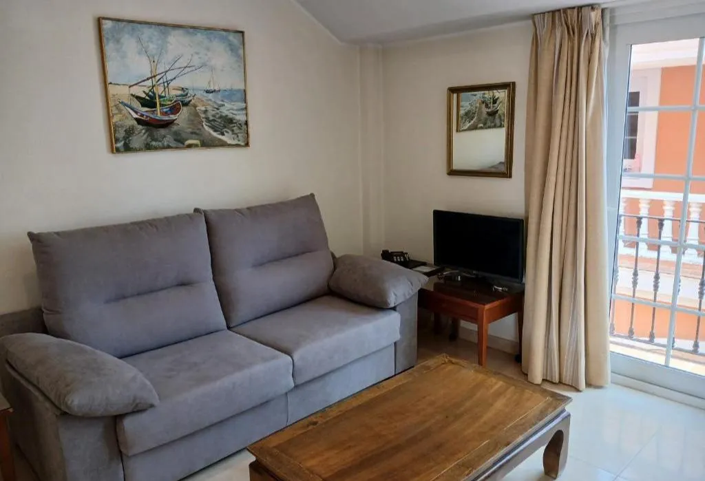 APARTMENT CAPACITY 5 ONE BEDROOM Room, Lloyds Beach Club, Costa Blanca