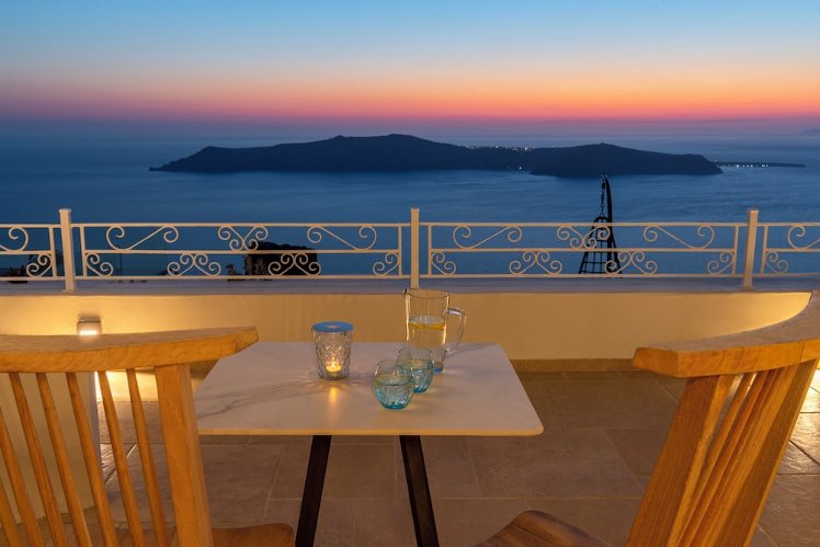 La Maltese Estate, Santorini