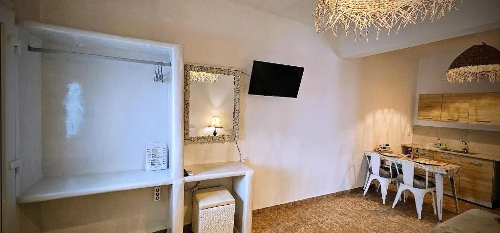 Room, Pleasure Beachside Studios, Santorini