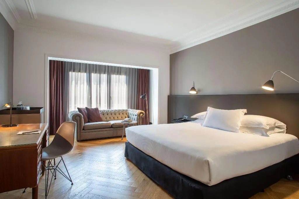DOUBLE PREMIUM Room, Alexandra Barcelona, Curio Collection by Hilton, Barcelona