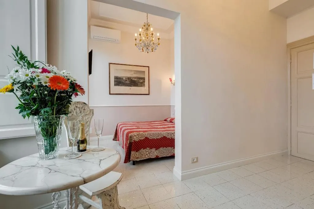 Room, Rome Charming Suites, Naples