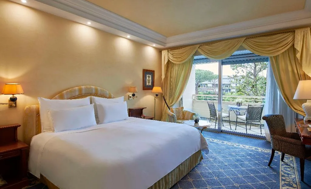 Room, Rome Cavalieri, A Waldorf Astoria Hotel, Rome