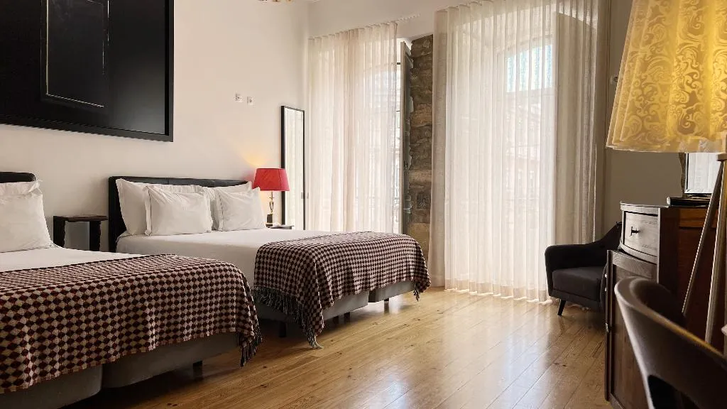FAMILY ROOM DELUXE ONE BED Room, Casa do Bairro by Shiadu, Lisbon