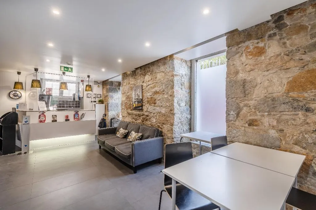 Lobby, V Dinastia, Lisbon