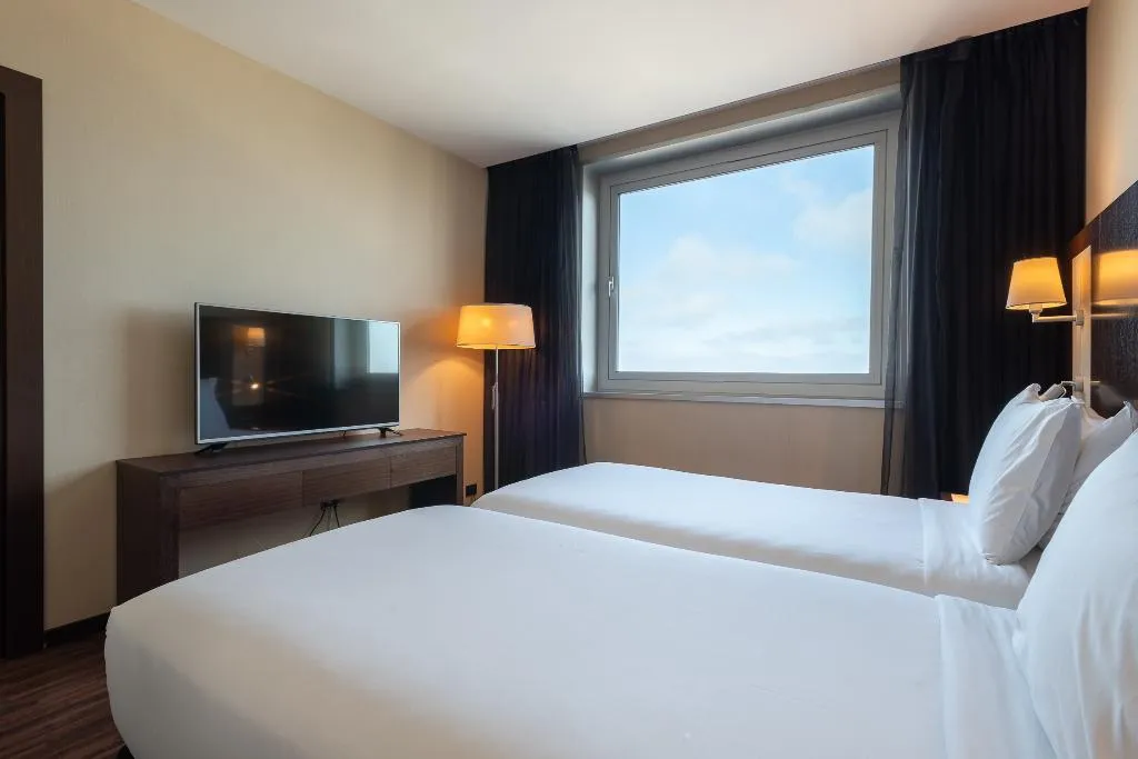 JUNIOR SUITE CAPACITY 3 Room, Leonardo Royal Hotel Barcelona Forum, Barcelona